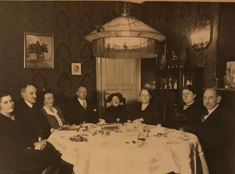 Pass the Peas, Skip the Pop Quiz: What Happens When Families Stop Grading Their Kids at Dinner
